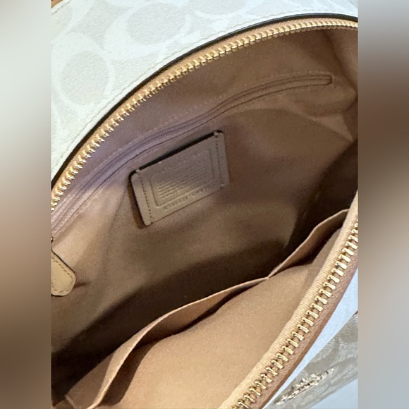 Authentic Coach Court Backpack In Signature Canvas - Picture 8 of 15